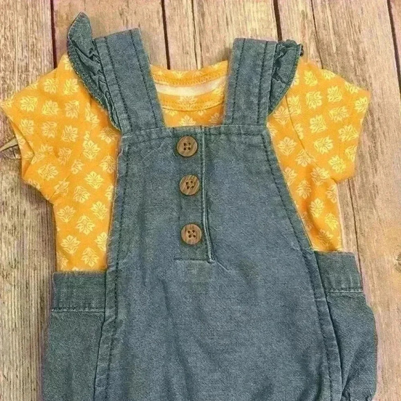 TWIN GIRL BUNDLE 💕 Adorable romper with yellow tee shirt - Picture 2 of 7